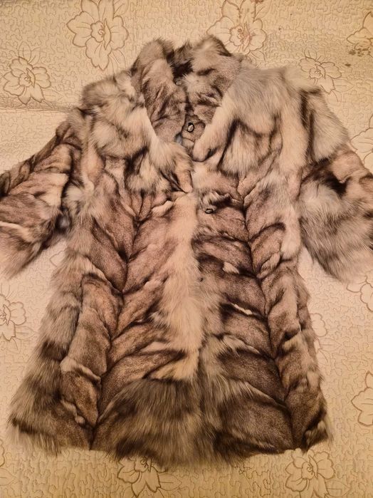 Шуба-шубка натуральна (хутро песець)