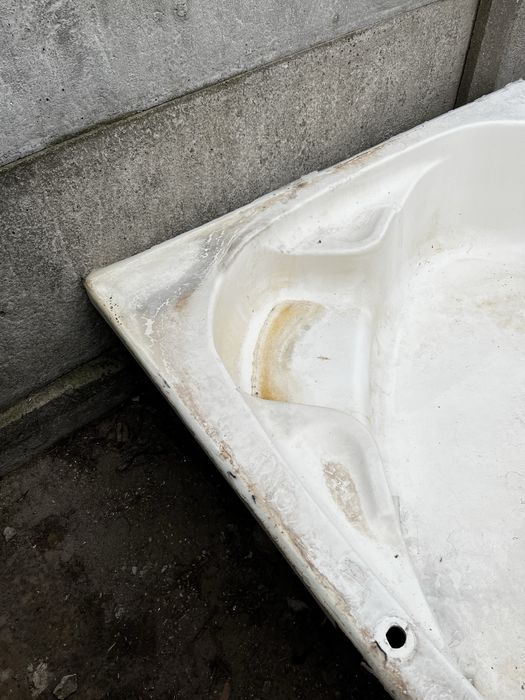 Wanna narożna z maskownicą