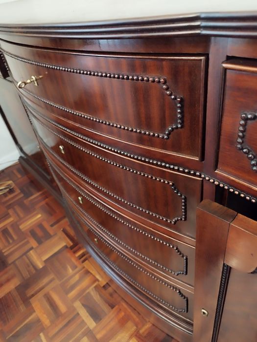 Aparador inglês em excelente estado de conservação 200x56x91 altura