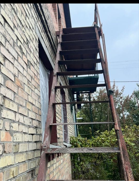 Продаж частину будинку в Гостомелі під ремонт! Центр вул. Рекунова