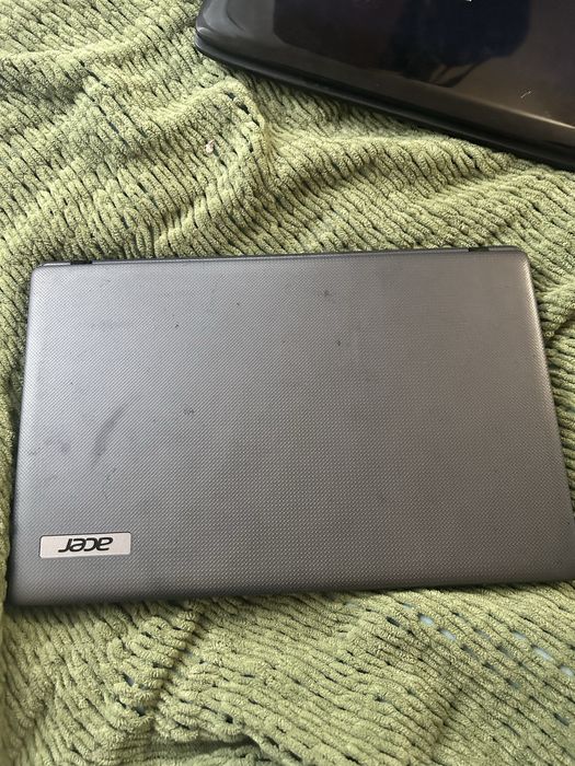 Лот ноутбук под ремонт или на запчасти