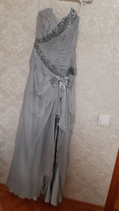 Вечірня сукня з корсетом