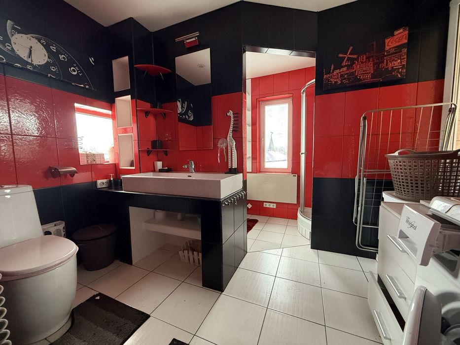 Укомплектований будинок з бомбосховищем