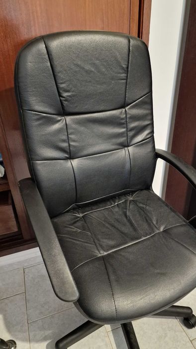Cadeira de secretaria quase nova preta