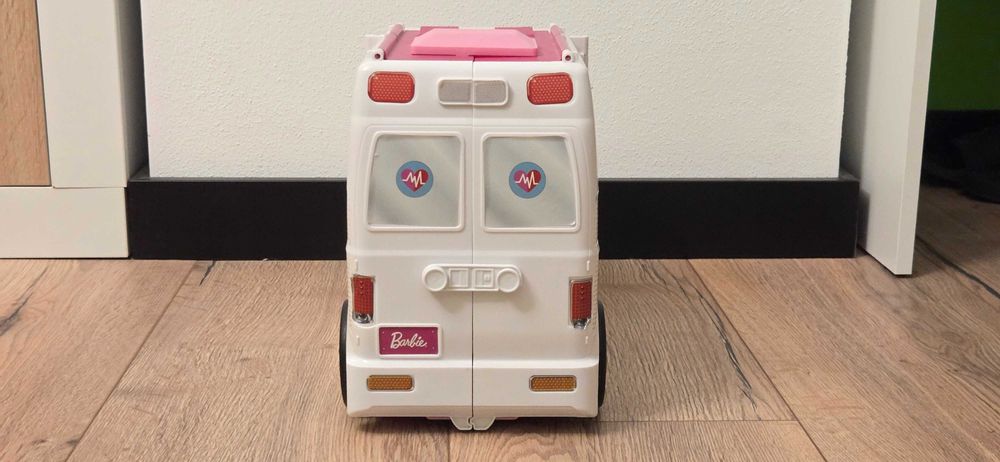 Ambulans Barbie.