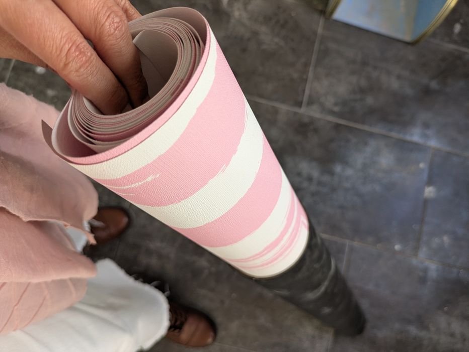 Papel de parede premium rosa e branco