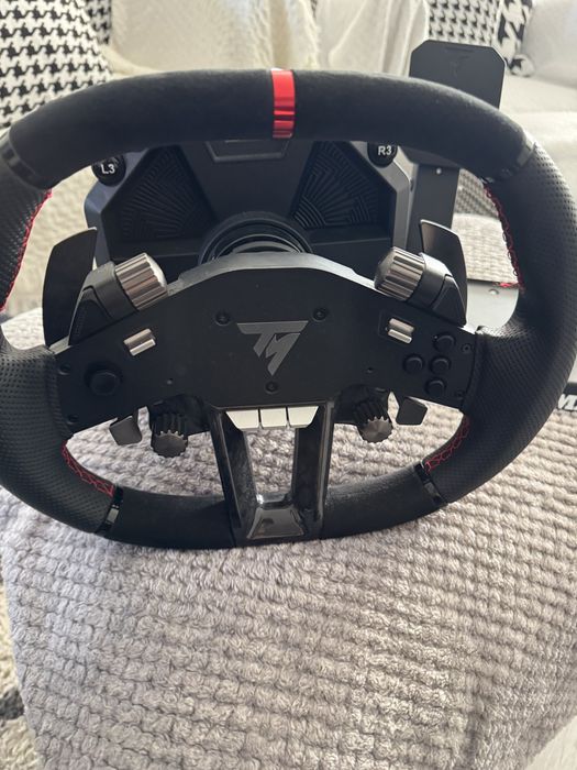 Volantes e pedais Thrustmaster