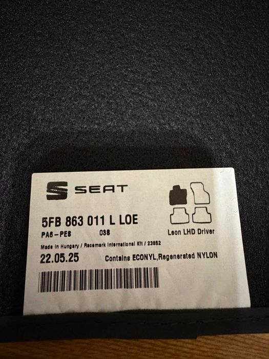 Komplet oryginalnych dywaników materiałowych Seat Leon ST