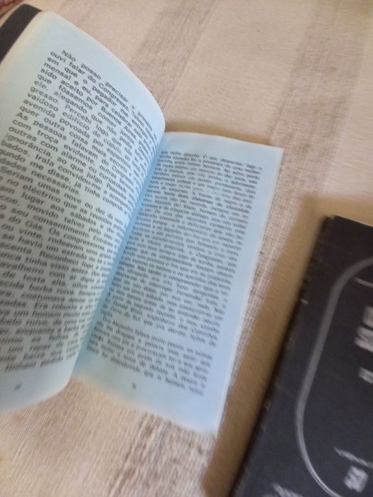 Dois livros coleção B da Estampa