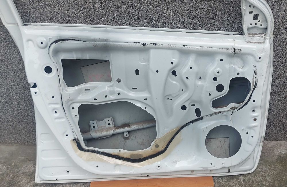 Двері передні Toyota corolla