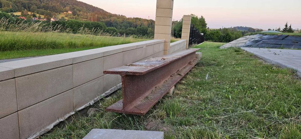 Dwuteownik stalowy HEB180