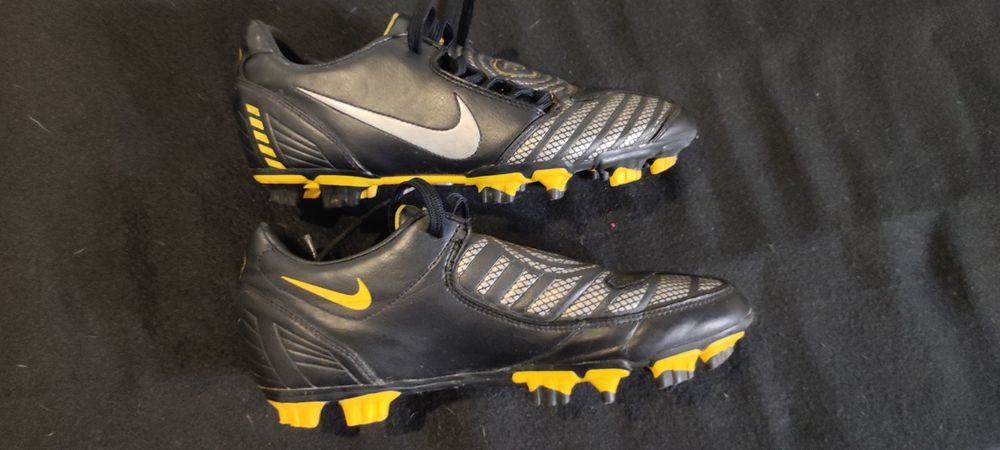 Korki Nike Piłkarskie 40 Total 90