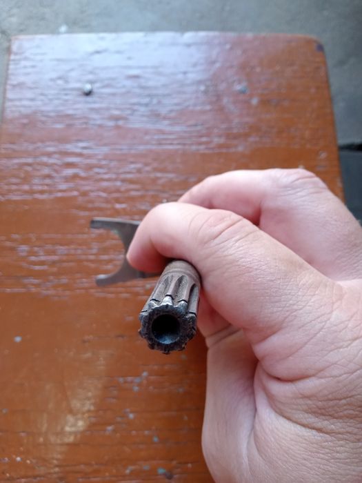 Вал переключения передач двигателя V 501 и V501M.