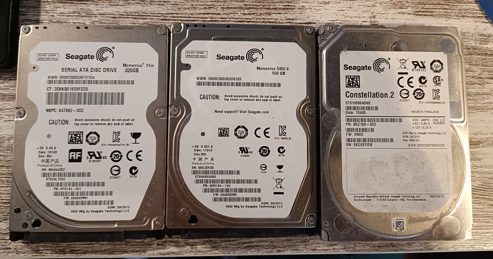 Discos SSD e mecânicos.