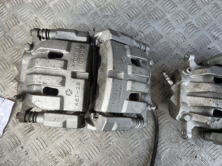 Суппорт в сборе передний Jeep Cherokee KL 14-23