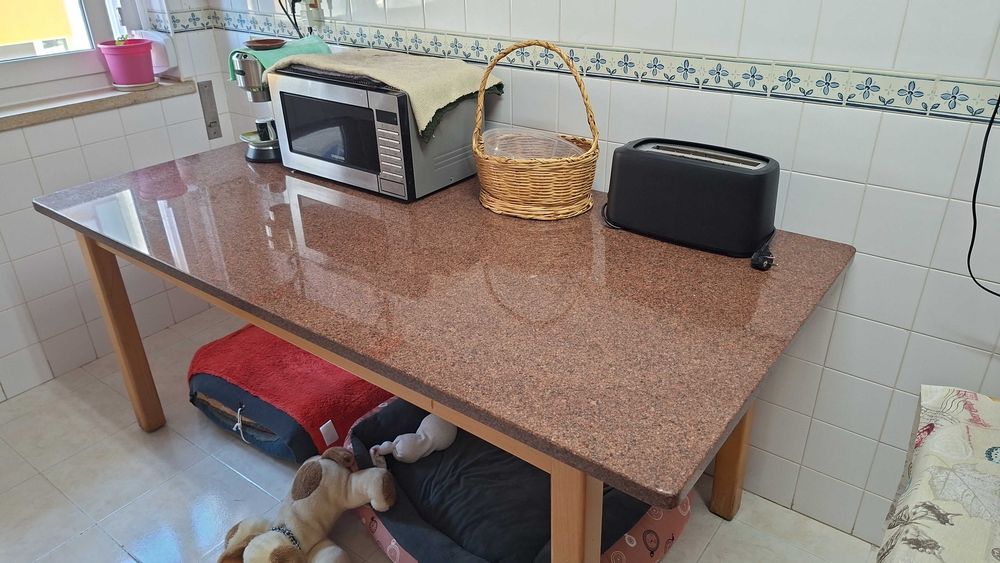 Mesa em pedra vermelho brasilia