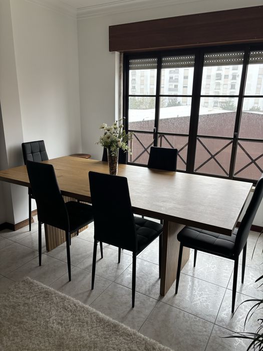 Mesa com 6 cadeiras 210 de comp x 1m de largura