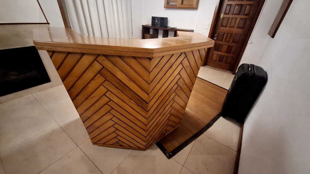 Bar Madeira carvalho em bom estado