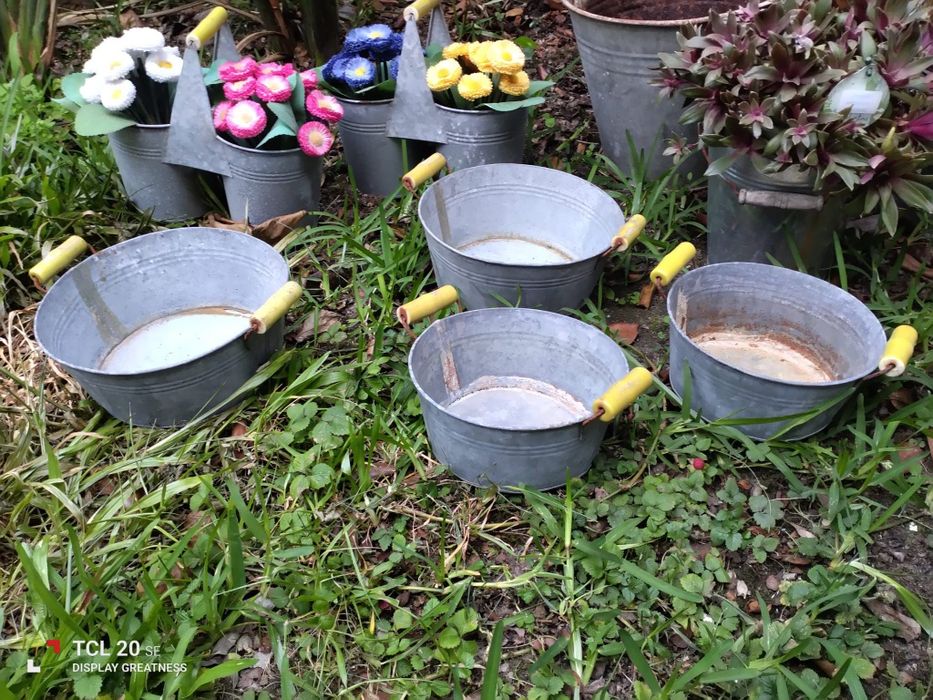 Conjunto de Peças em Folheta para Decoração de Jardim