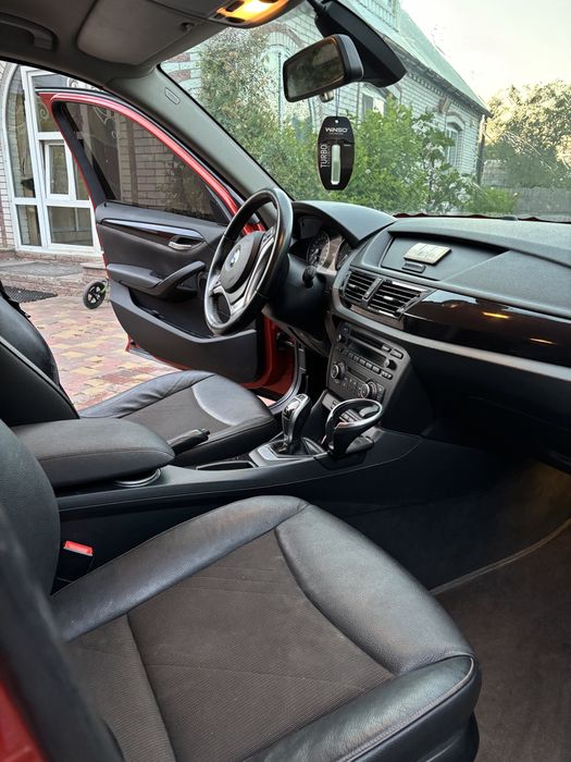 Автомобіль BMW X1 машина, легкова