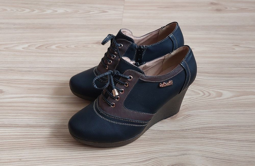 Buty damskie na koturnie rozmiar 38