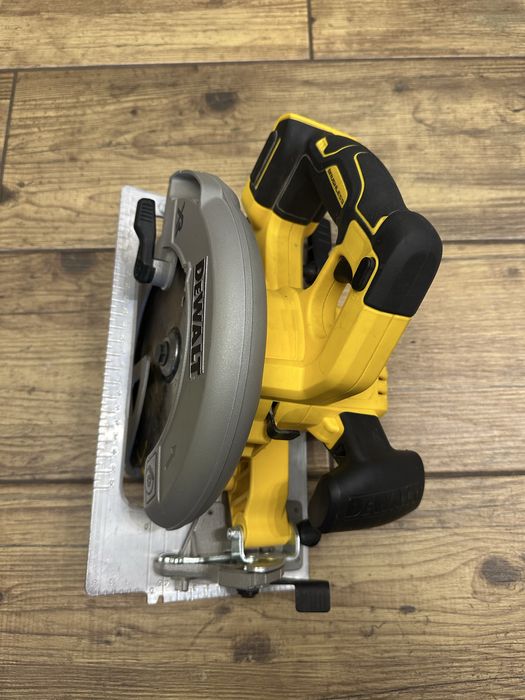 Piła, pilarka tarczowa, akumulatorowa DeWalt DCS570 - 2023r.