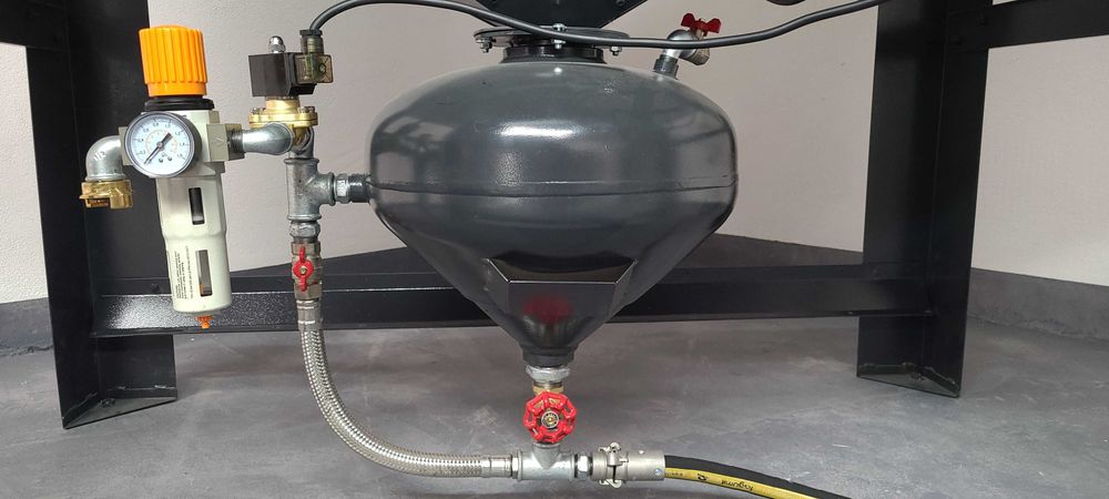 Piaskarka kabinowa PK1200EZ ciśnieniowa