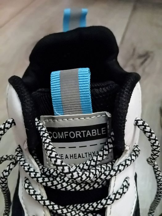 Buty sportowe na platformie 40/26cm.