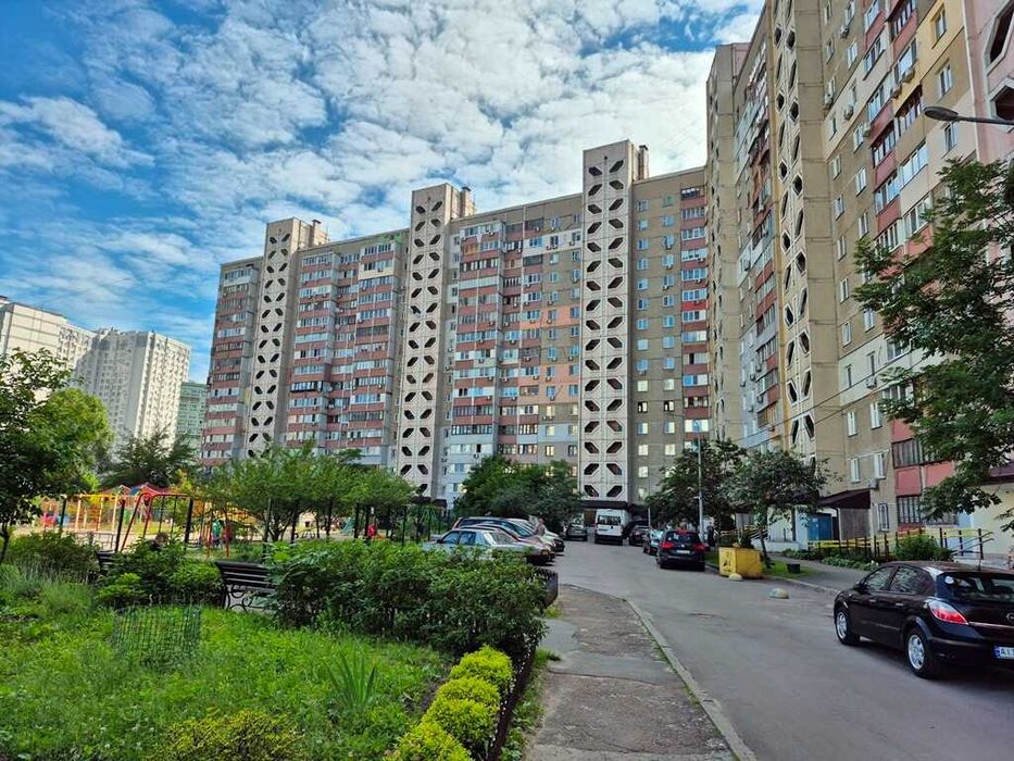 Продаж 2-кімнатної квартири, Дарницький район, метро Позняки, вулиця Ахматової Анни.