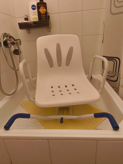 Cadeira de banho giratória para banheira, como nova.