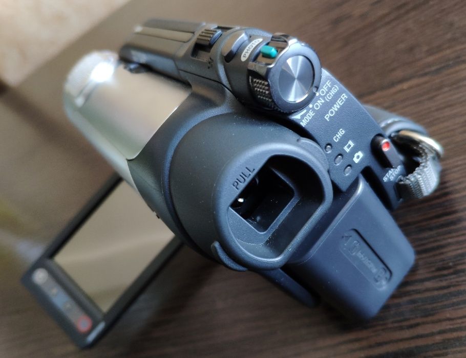 Відеокамера Sony DCR-DVD106E