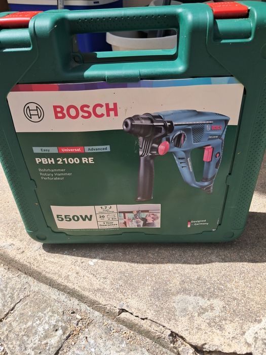martelo perfurador Bosch PBH 2100 RE (550W).