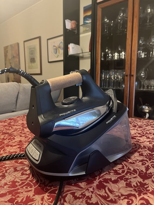 Ferro Rowenta com caldeira (Easy Steam) – potente