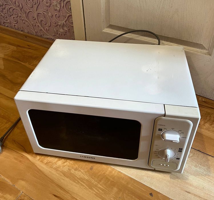 Продам Мікрохвильову піч на запчастини