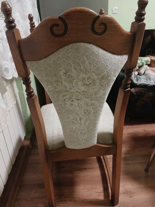 stół plus 6 krzeseł