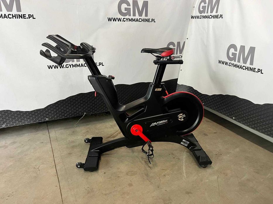 Rower spinningowy Life fitness IC7 black z konsolą TFT 2.0