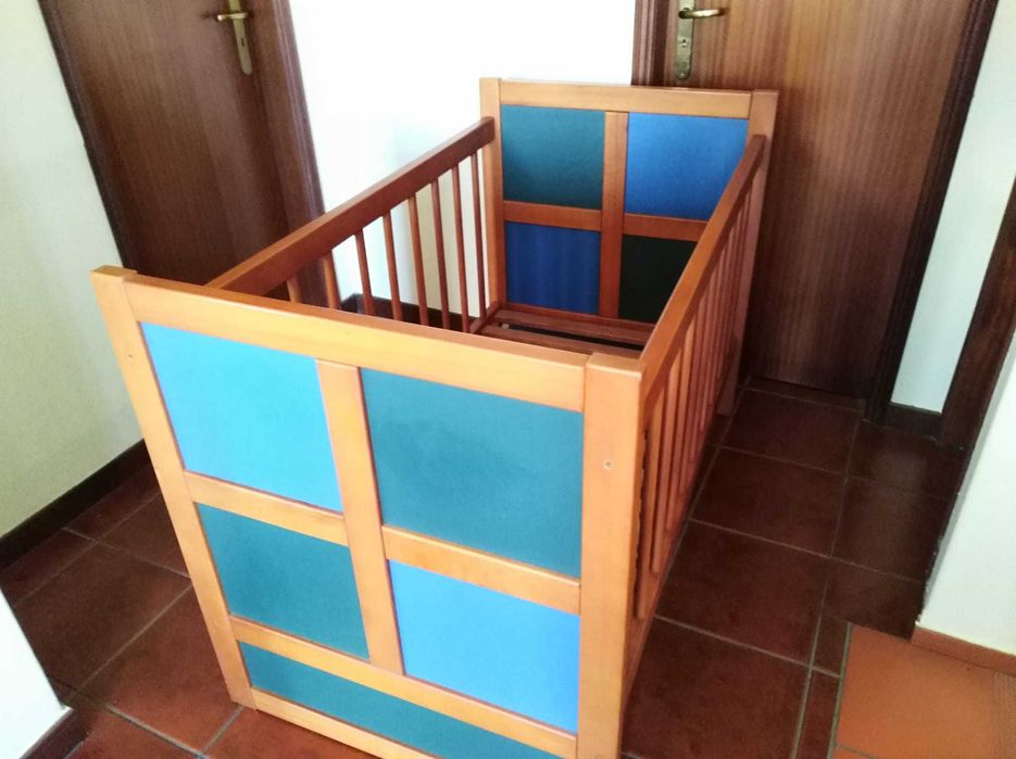 Berço em pinho mel novo