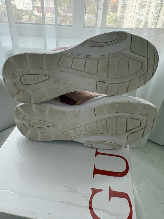 Кросівки Guess 41 р.