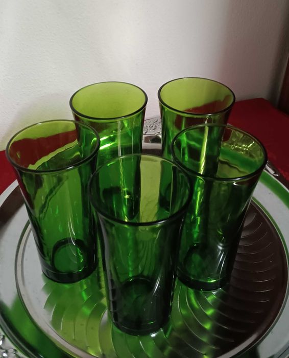 Venteis copos de água, refrescos  duralex de cor verde
