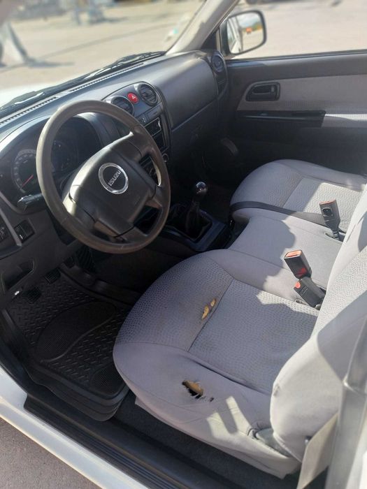 Isuzu D-MAX 2013