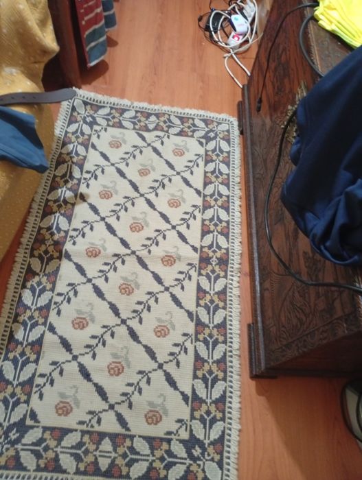 Tapetes de Arraiolos verdadeiros feitos á mão, dois tapetes de quarto