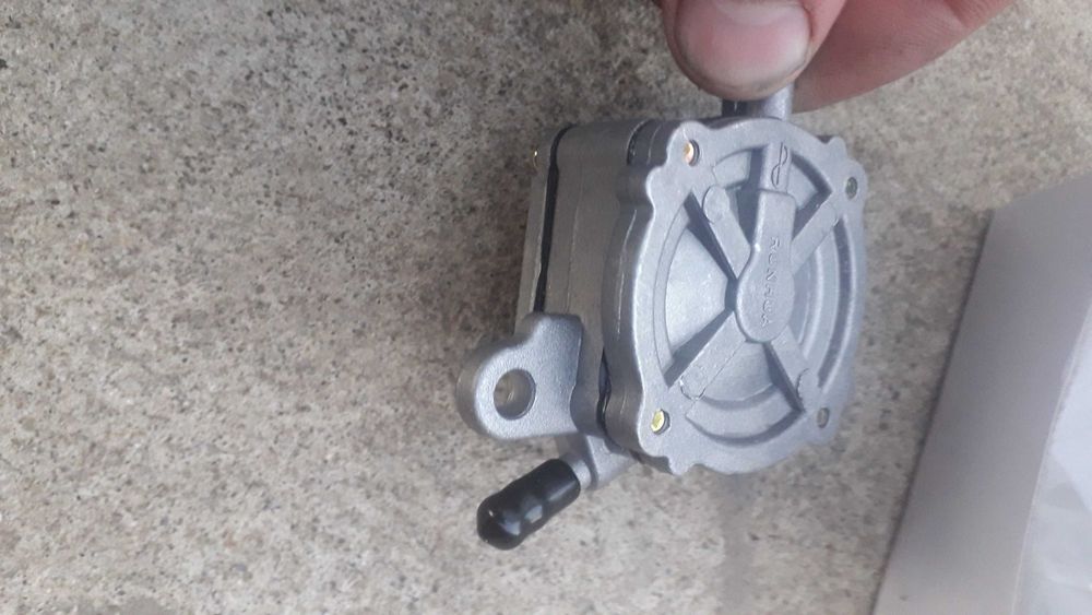 Бензонасос вакумний Honda DIO 18 27 28 34 35 такт 51 скутер хонда