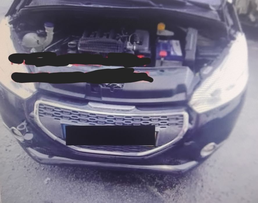 vendo Peugeot 208 1.2 vti 82 cv  nacional acidentado salvado