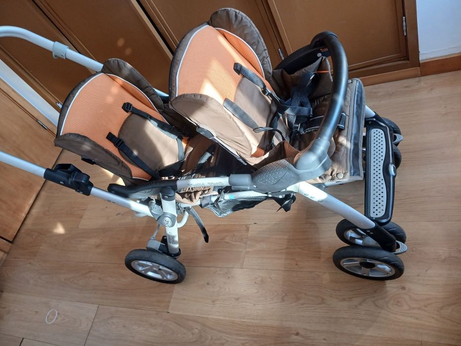 Carrinho passeio duplo gémeos ou irmãos idades próximas