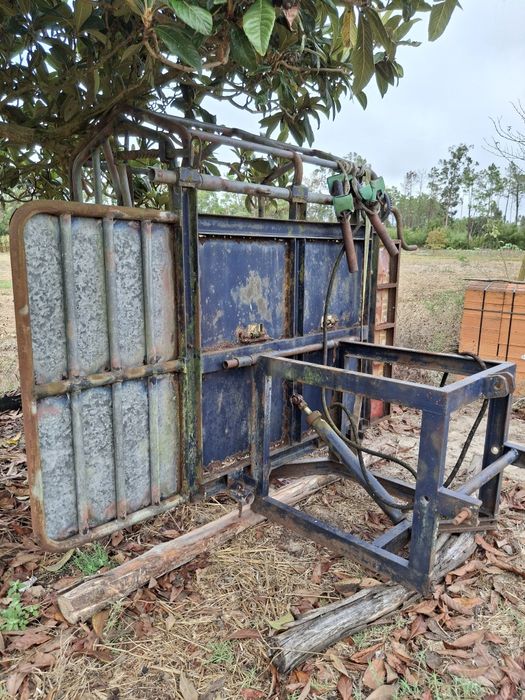 Tronco de Contenção usado em vacaria