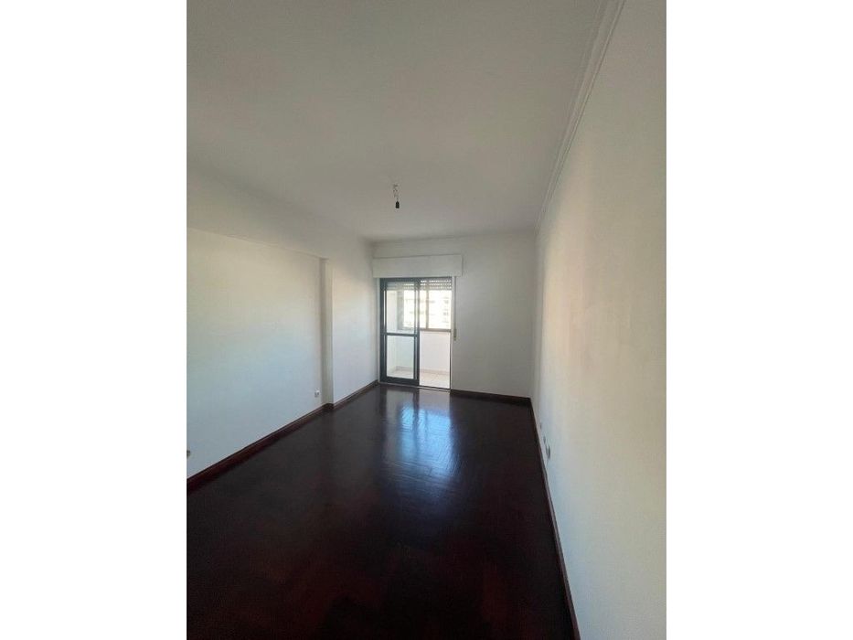 Apartamento espaçoso para arrendamento em São Marcos - Avenida do B...