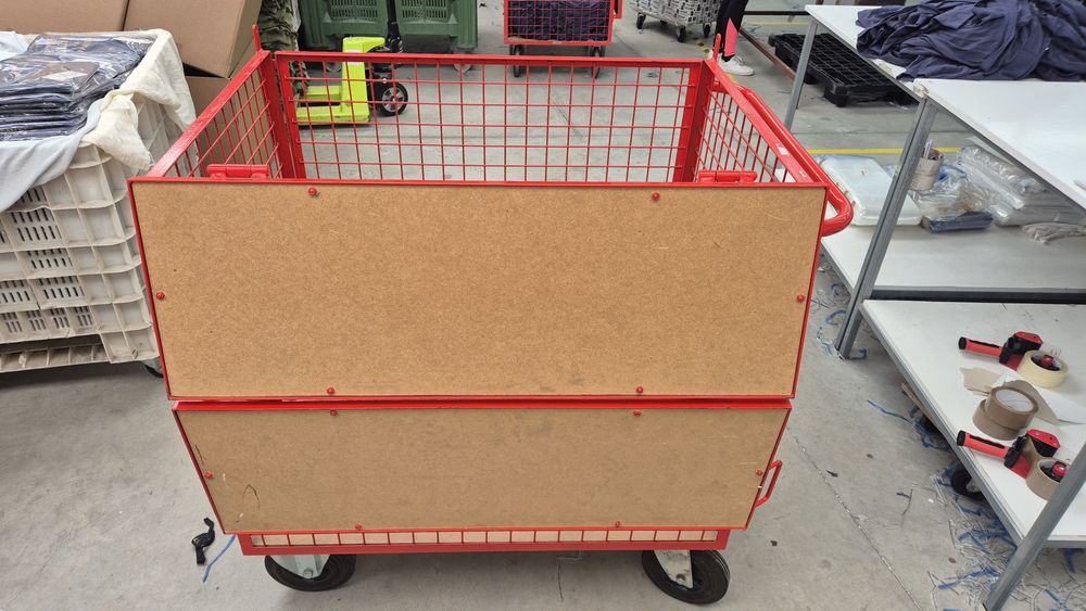 Carros de ferro de confecao