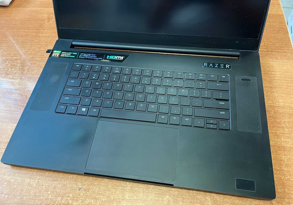17,3"  Razer RZ09 - Core i7 11-th | 32GB DDR4 | RTX 3080 | 1 TB SSD | Win 11  -  opis