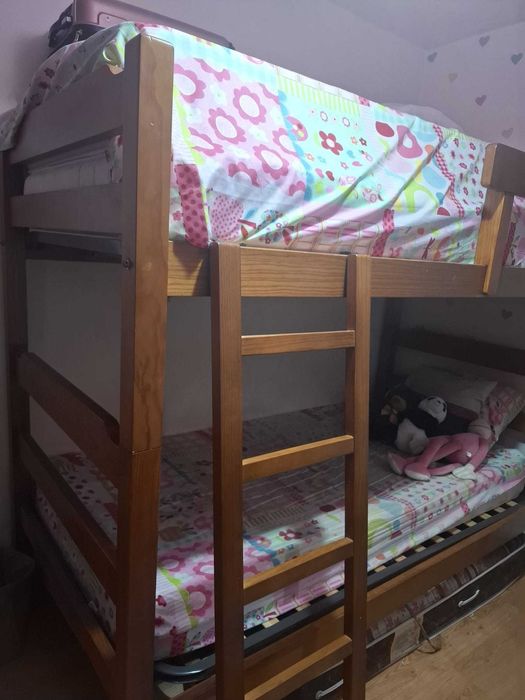 cama beliche com colchões