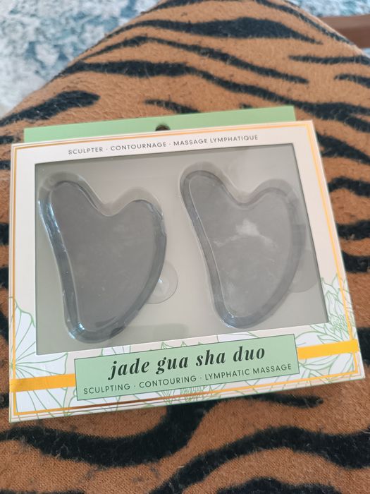 Zielone kamienie do masażu twarzy jadeit